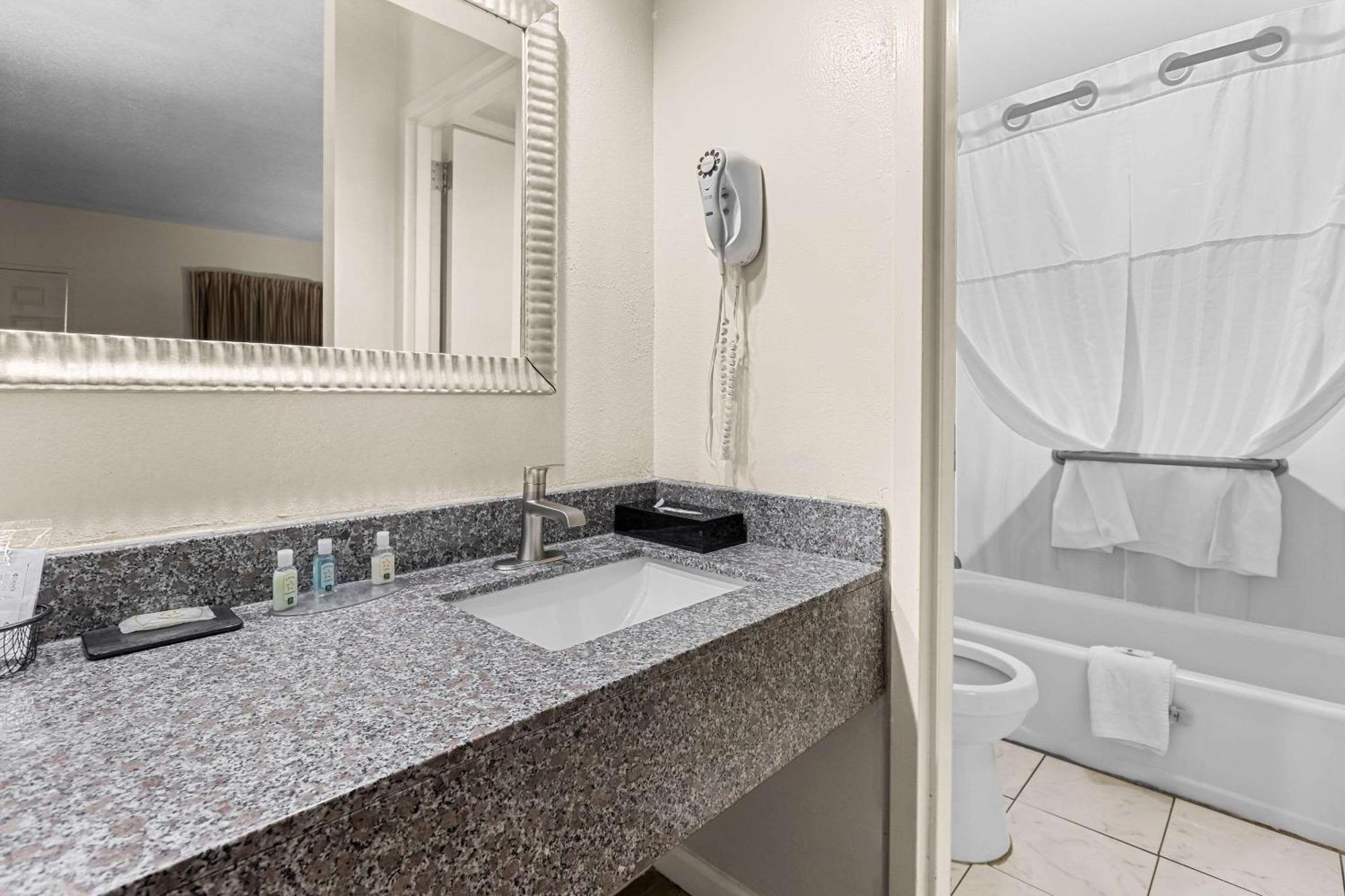 Quality Inn Port Wentworth Savannah North Bagian luar foto